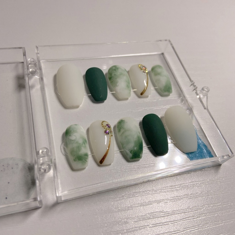 B014 PRESS ON NAILS